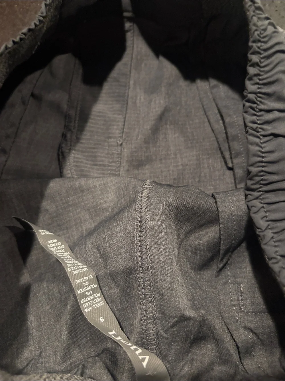 Vuori Men's Gray Drawstring Casual Shorts / trunks
